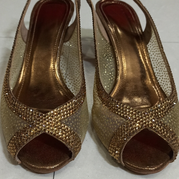 Copper net embellished Heels - Picture 3 of 7